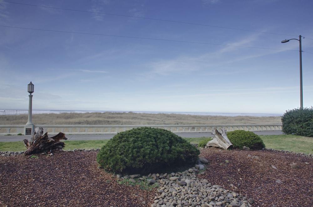 Hi Tide Oceanfront Inn Seaside Exterior foto